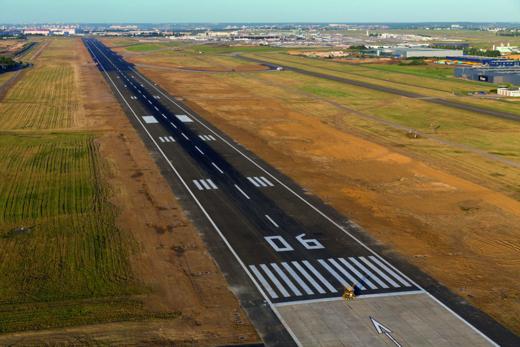 Orly-Chantier-Piste 4-Août-2016 Références projets GEOFIT : Orly - Chantier Piste 4