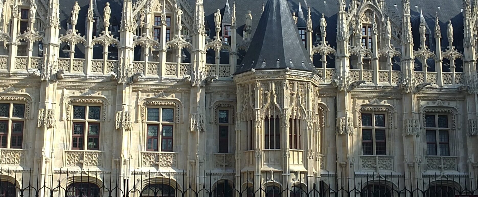 Palais de Justice et Tribunaux du Ministère de la Justice.