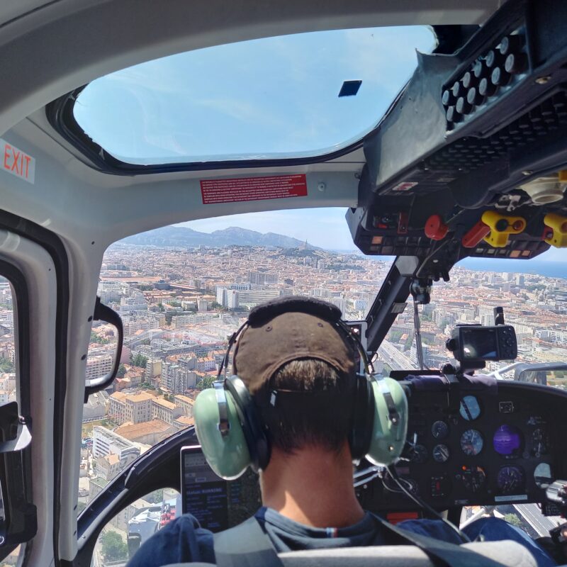 GEOFIT réalise des acquisitions LiDAR en utilisant un hélicoptère.