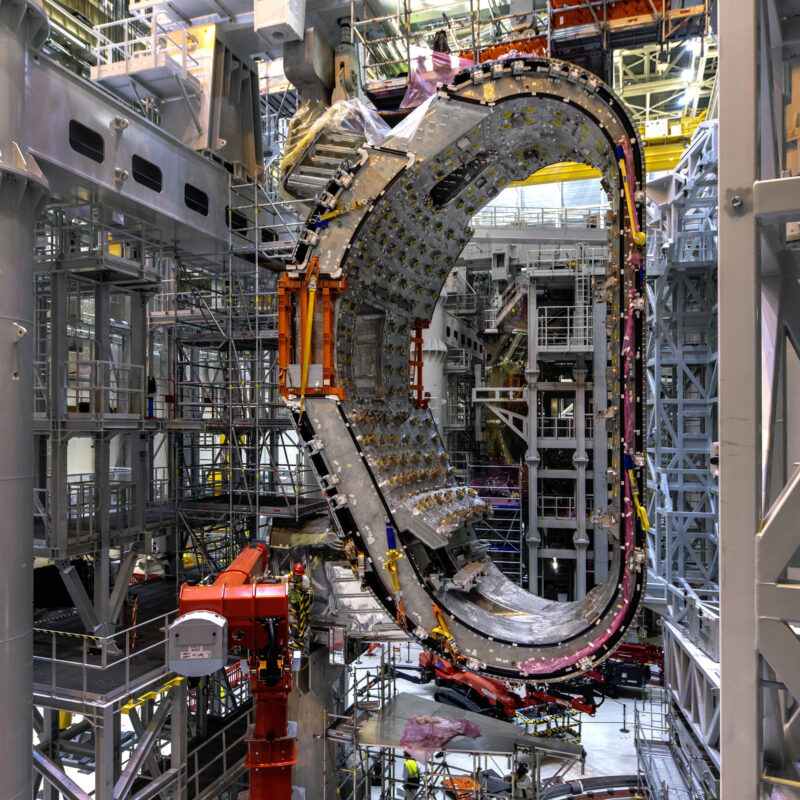 GEOFIT intervient dans la phase d'assemblage des secteurs du réacteur nucléaire TOKAMAK.