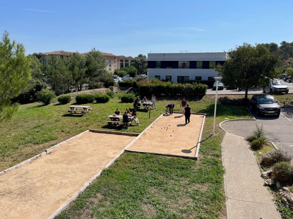Partie de pétanque GEOFIT Aix-en-Provence Partie de pétanque entre collaborateurs, ambiance et convivialité, GEOFIT Aix-en-Provence