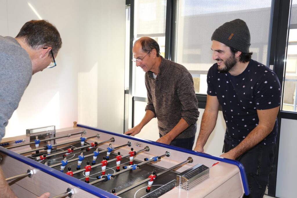 GEOFIT Guyancourt Partie de babyfoot entre les collaborateurs de GEOFIT Guyancourt