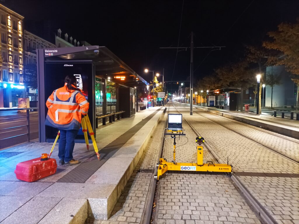 Ligne de tram - GEOFIT Lille GEOFIT Lille intervient avec le GRP3000 sur une ligne de tram