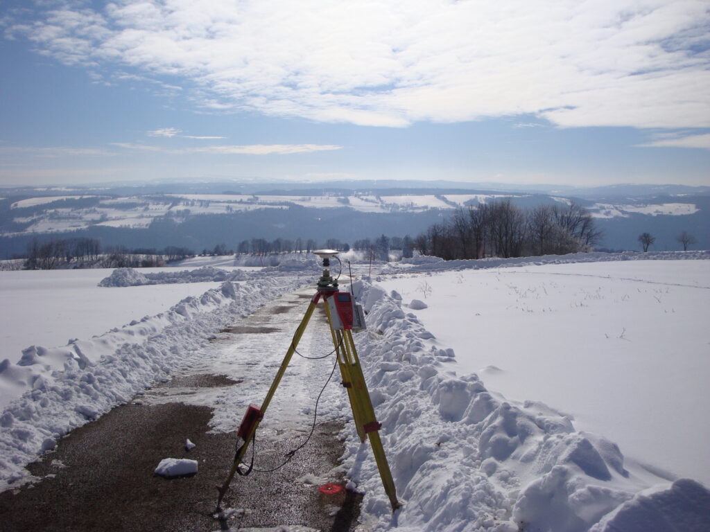 Topographie station totale neige BESANCON - 2008 Mesures faites avec une station totale, par le service Topographie de GEOFIT Strasbourg