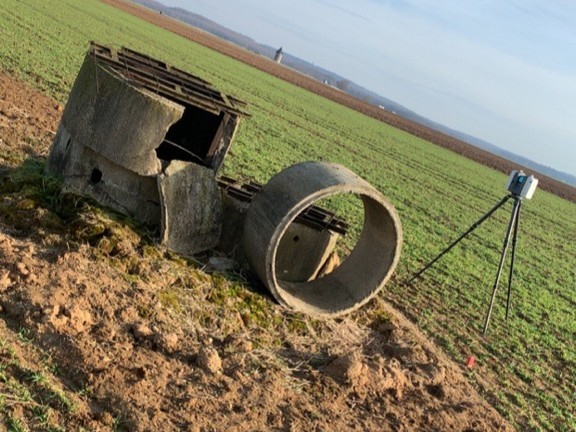 Puit reliant les cavités à la surface