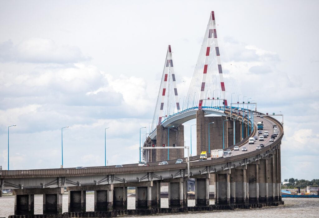 Maintenance nocturne du pont de Saint-Nazaire