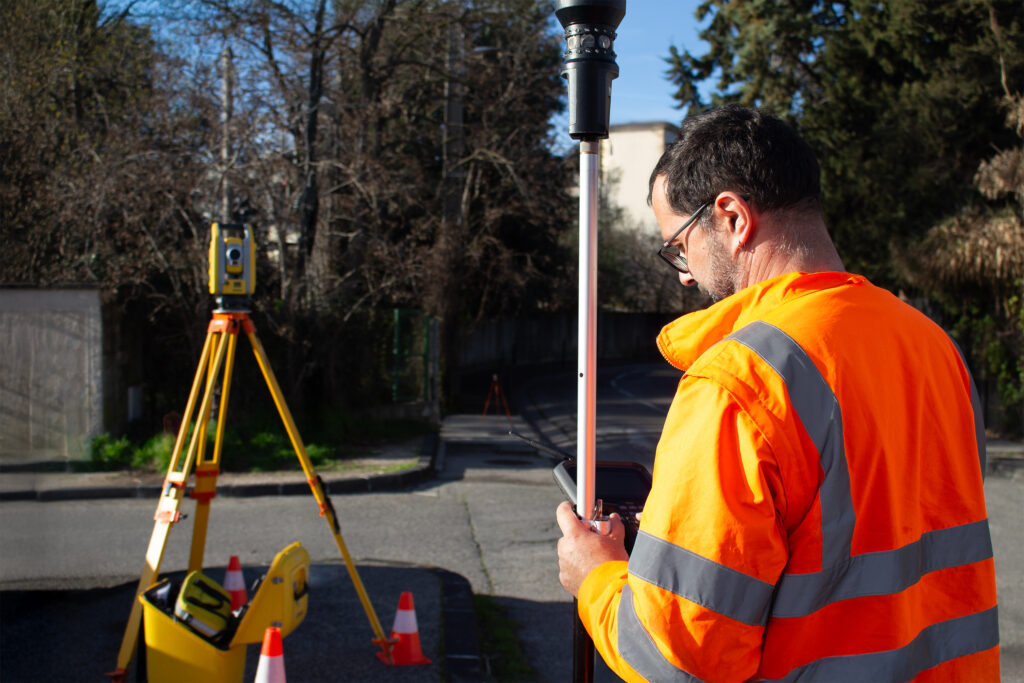 Service Topographie GEOFIT Aix-en-Provenc Service Topographie GEOFIT Aix-en-Provence - Bornage dans une école