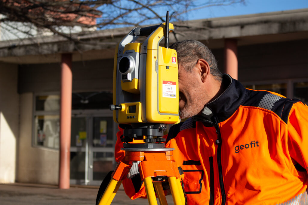 Service Topographie GEOFIT Aix-en-Provence - Bornage dans une école